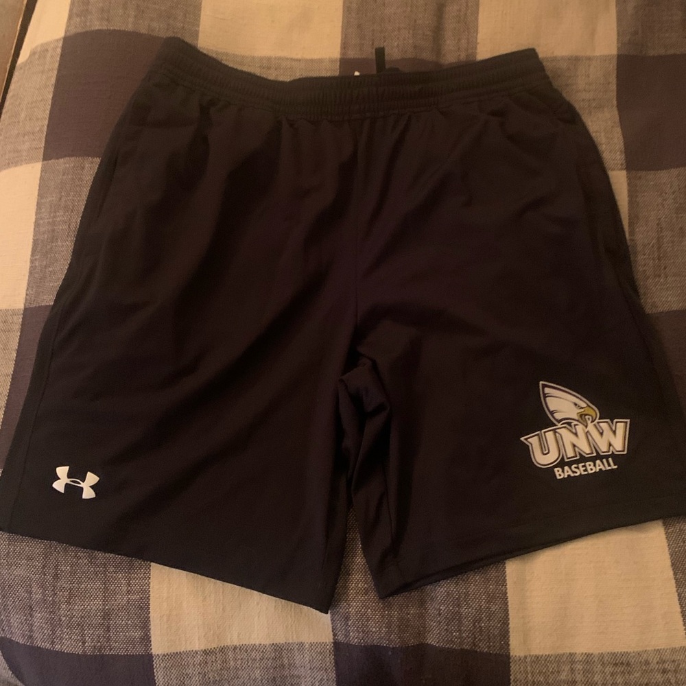 Under Armour HeatGear Men’s XL Black Logo Shorts